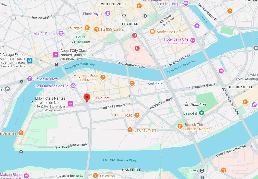 Carte interactive de Nantes avec des points d'intérêt, des restaurants et des hôtels marqués, centrée sur le quartier de l'île de Nantes