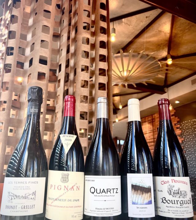 🍇🍾🍷
Notre carte des vins s’enrichit encore dans notre nouveau décor…

#vins #vignerons #flacons #plaisir #cave #cartedesvins #lulurouget #restaurant #maisondevignerons #nantes