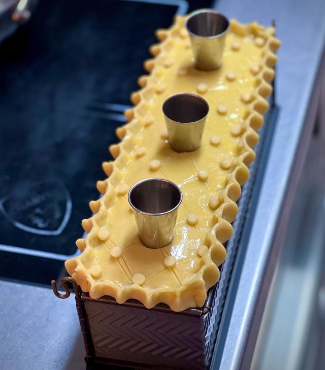 🦆🐖🐄👨🏻‍🍳😋
Un p’tit pâté croûte pour la route…
Bon week-end à tous !

#cuisine #tradition #pâtécroûte #tourdemains #gourmandise #artisanat#miammiam #restaurant #lulurouget #nantes
