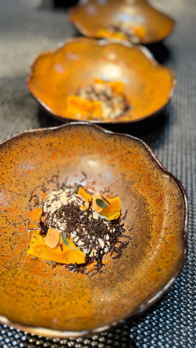 Février 2025 au restaurant …

📍LuluRouget 
4 place Albert Camus 
44200 NANTES 

☎️ 02 40 47 47 98
contact@lulurouget.fr

Du mardi au samedi, déjeuner & dîner, excepté le mercredi midi 

#produitsmagiques #cuisine #instantsdeservice #restaurant #onfaitjustedelacuisineetcdejapasmal #lulurouget #nantes #uncuisinierenville
