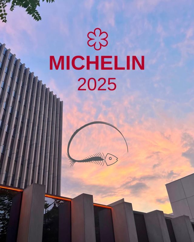💫👨🏻‍🍳🤵🏻‍♀️
Simplement vous dire…

que l’étoile brillera au-dessus du restaurant pour la 7 ème année consécutive .

Nous accueillons cette nouvelle avec joie et je souhaitais remercier le @michelinguide de suivre le travail initié depuis 13 ans, jour pour jour, à Nantes avec le premier restaurant (2/04/2012 🎂)
Cette histoire de cuisine que je porte autour de produits sourcés, d’un service de qualité et de vins identitaires.

Remercier mon équipe de cuisine et de salle pour l’énergie déployée au quotidien afin de maintenir le cap dans des périodes parfois un peu délicates.

Remercier nos producteurs, fournisseurs, vignerons, de nous permettre de travailler de si jolis produits et mettre en avant de si beaux flacons .

Enfin remercier vivement nos clients d’hier, d’aujourd’hui et de demain.
Vous avez fait, faites et ferez LuluRouget.

7 ans l’âge de raison? 
Mais nous ne sommes pas raisonnables voyons 😜 

La famille va s’agrandir!
 
L’histoire continue…

À très vite à notre table 😉

Lulu

#guidemichelin2025 #cuisine #produitsmagiques #travail #équipe #ensemble #continuité #clients #pourvous #restaurant #lulurouget #nantes #uncuisinierenville