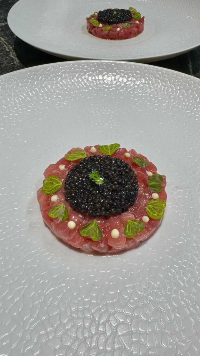 🎣💎⚫️🤩

À demande particulière, mets particuliers! 

#thonrouge #caviar #aunaturel #produitsmagiques #cuisine #restaurant #lulurouget #nantes #uncuisinierenville